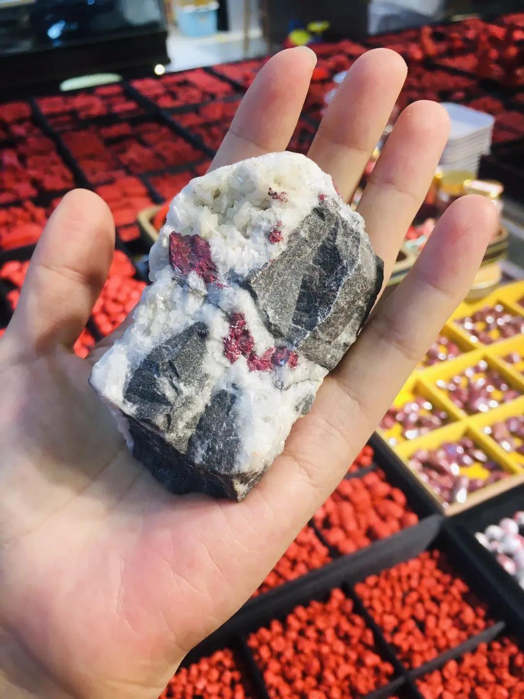 朱砂是什么東西?最近好多人都悄悄玩起了這個，它會是文玩界的新寵嗎？