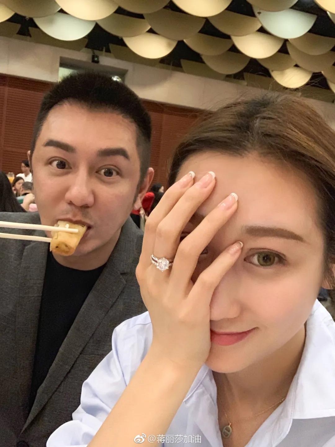 陳浩民妻子直播賣Tiffany項鏈，被網友說是假貨？