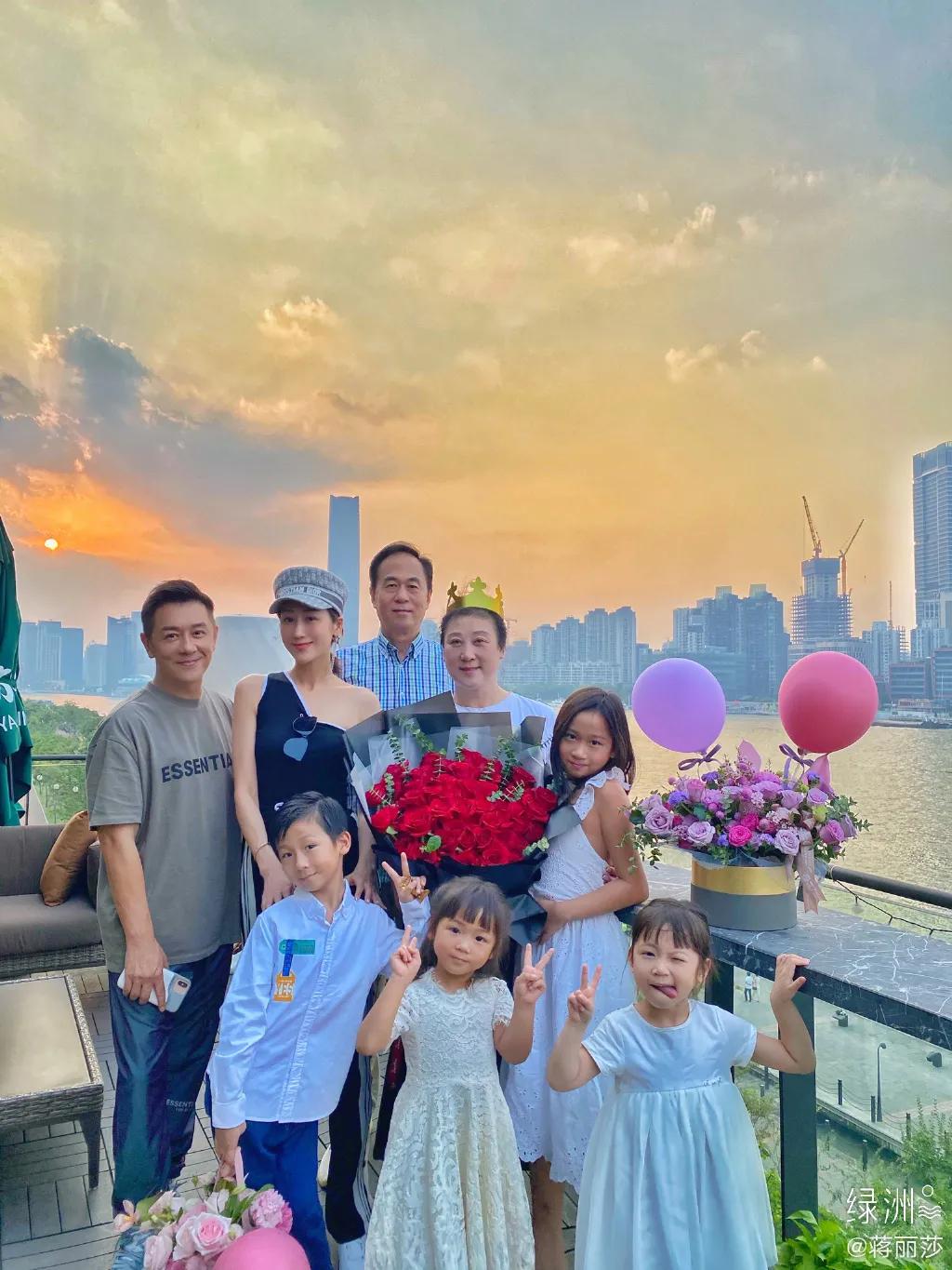 陳浩民妻子直播賣Tiffany項鏈，被網友說是假貨？