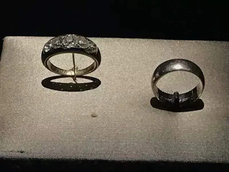 中國末代皇后婉容，珠寶真的寒磣，大婚的鳳冠都偷盜
