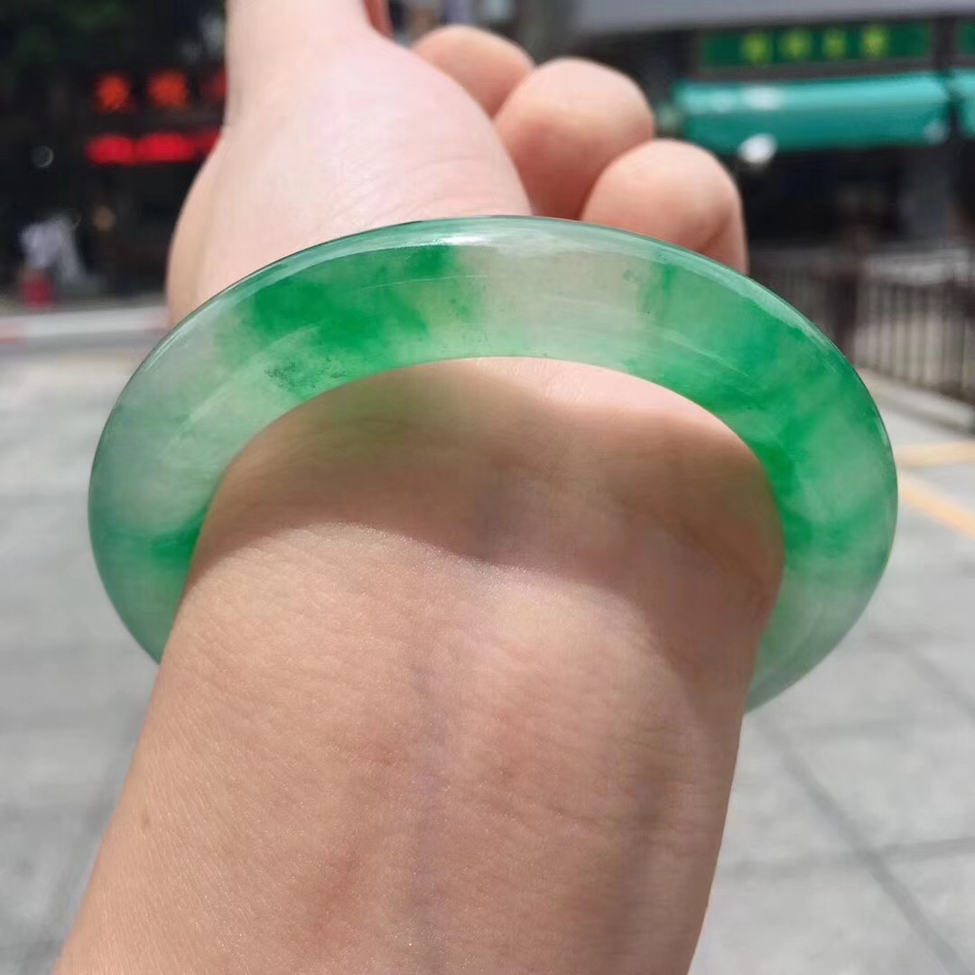 玉手鐲戴久了沒光澤，該怎么辦？4個技巧讓手鐲越來越漂亮！