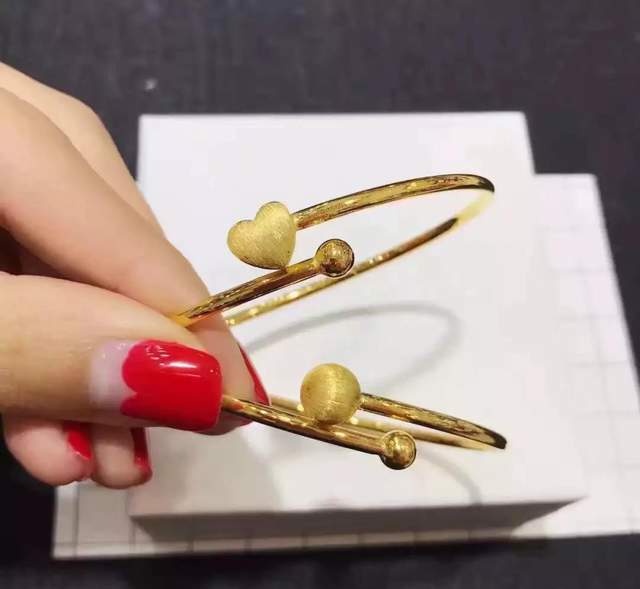 3D硬金是怎么做出來的?3D硬金產品上為什么會有個孔?是破損么?