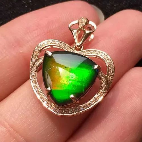 你手里的“地攤貨”,在老祖宗手里身價千萬?都是戴首飾,差別卻這么大……