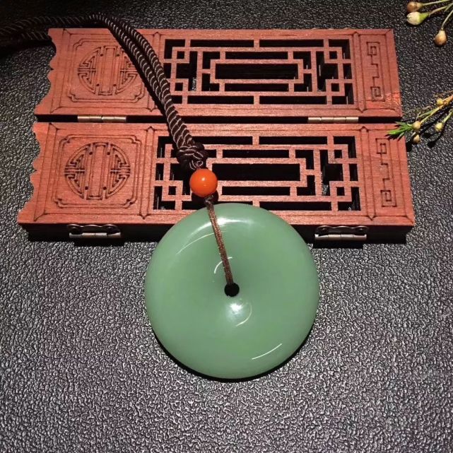 平安扣為什么是最經典的首飾元素?原來還有這么多講究……