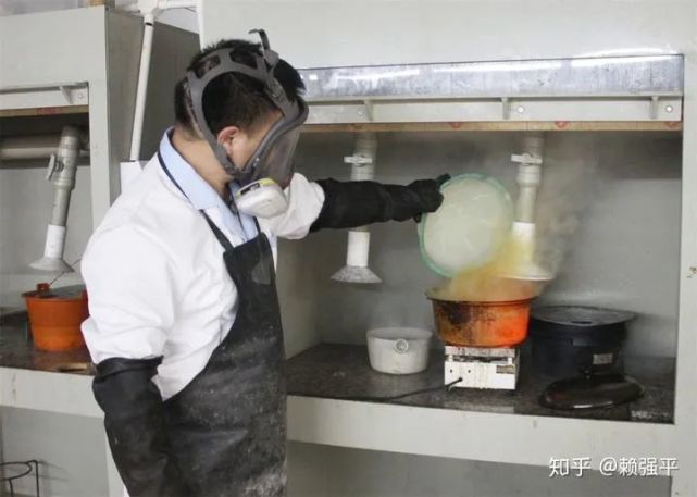 硬金首飾“黑內衣”的秘密