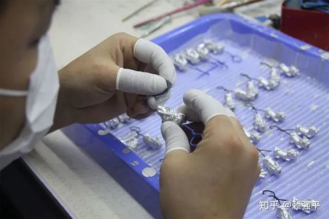 硬金首飾“黑內衣”的秘密