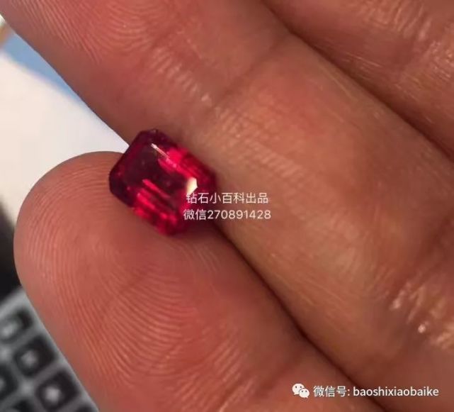 這顆“紅寶石”竟然是祖母綠!