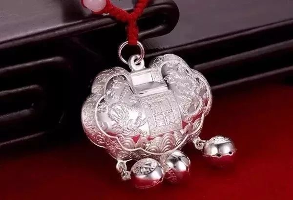 穿金不如戴銀!但女人只能戴軟銀,硬銀戴了會出大事?其實......