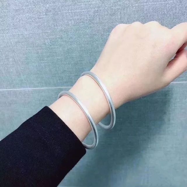 穿金不如戴銀!但女人只能戴軟銀,硬銀戴了會出大事?其實......