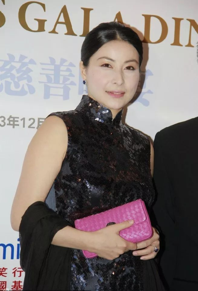 不愛戴珠寶的郭晶晶,為何對這對耳環情有獨鐘?