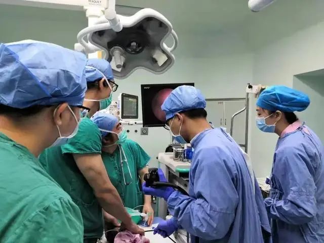 廣東寶寶滿月戴五個金戒指,之后發生的事太可怕