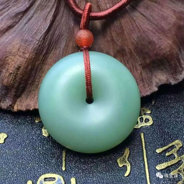 菠菜綠、鴨蛋青、蘋果綠...春日踏青裝備怎能少得了它！