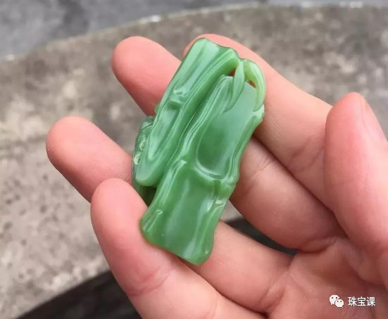 菠菜綠、鴨蛋青、蘋果綠...春日踏青裝備怎能少得了它！