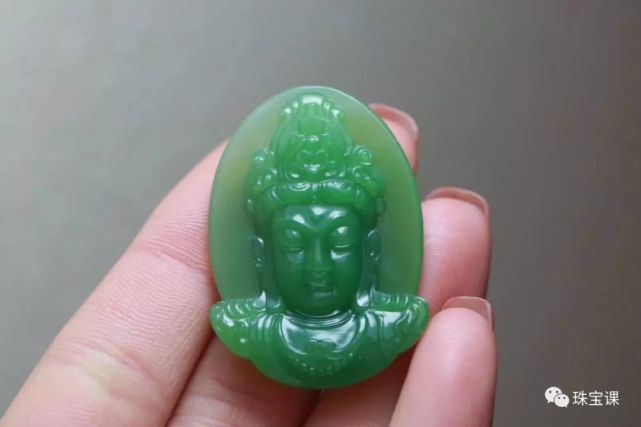 菠菜綠、鴨蛋青、蘋果綠...春日踏青裝備怎能少得了它！