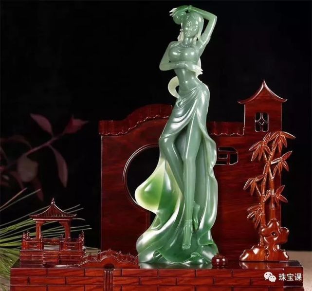 菠菜綠、鴨蛋青、蘋果綠...春日踏青裝備怎能少得了它！