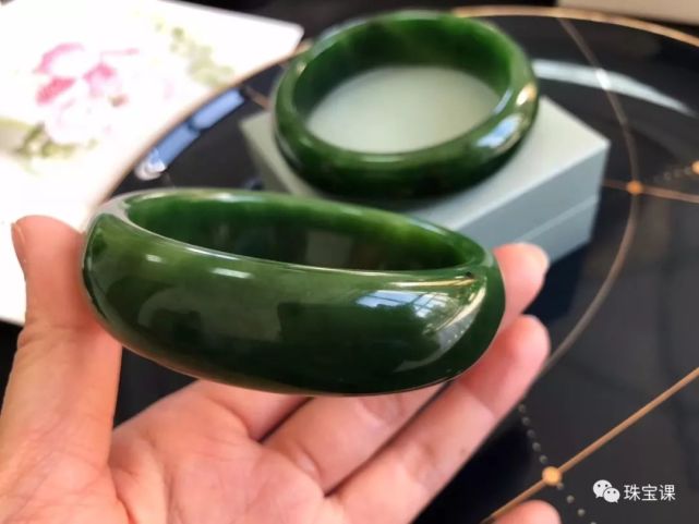 菠菜綠、鴨蛋青、蘋果綠...春日踏青裝備怎能少得了它！