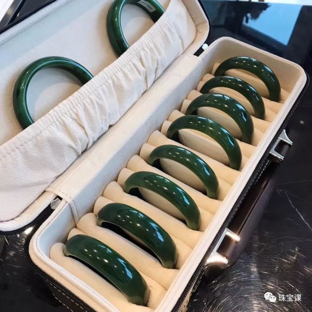 菠菜綠、鴨蛋青、蘋果綠...春日踏青裝備怎能少得了它！