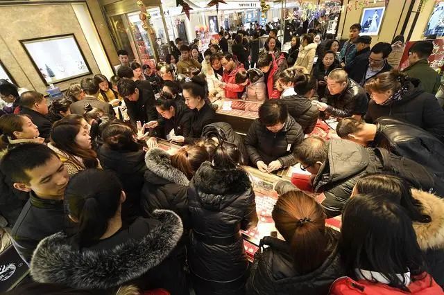金價暴跌“抄底”中國大媽又要出手了?黃金投資或迎來“完美風暴”......