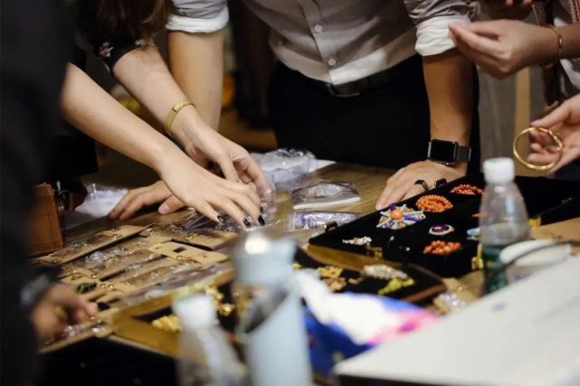 珠寶、奢侈品......發個圖就能鑒定真假? “在線鑒定師”真的那么神嗎?