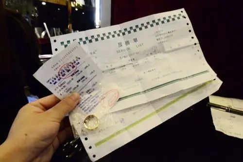 315打假：這些毒首飾、假寶石，成本價就2塊錢？你多花的上萬塊，都是智商稅！