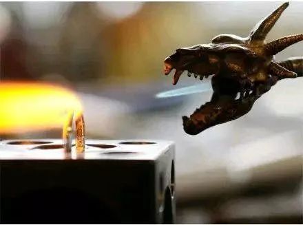 黃金首飾怎么戴才能不土不俗、有氣質？選它就對了，讓你秒變時髦精！