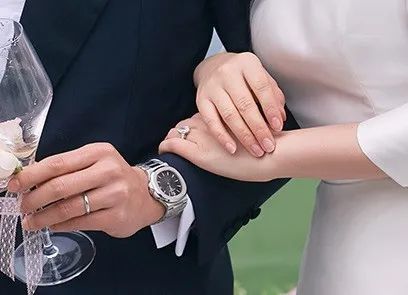 入選＂全球最美面孔＂的朱珠，她選擇的結婚鉆戒是？