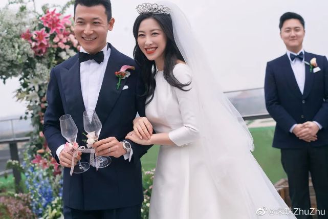 入選"全球最美面孔"的朱珠,她選擇的結婚鉆戒是?