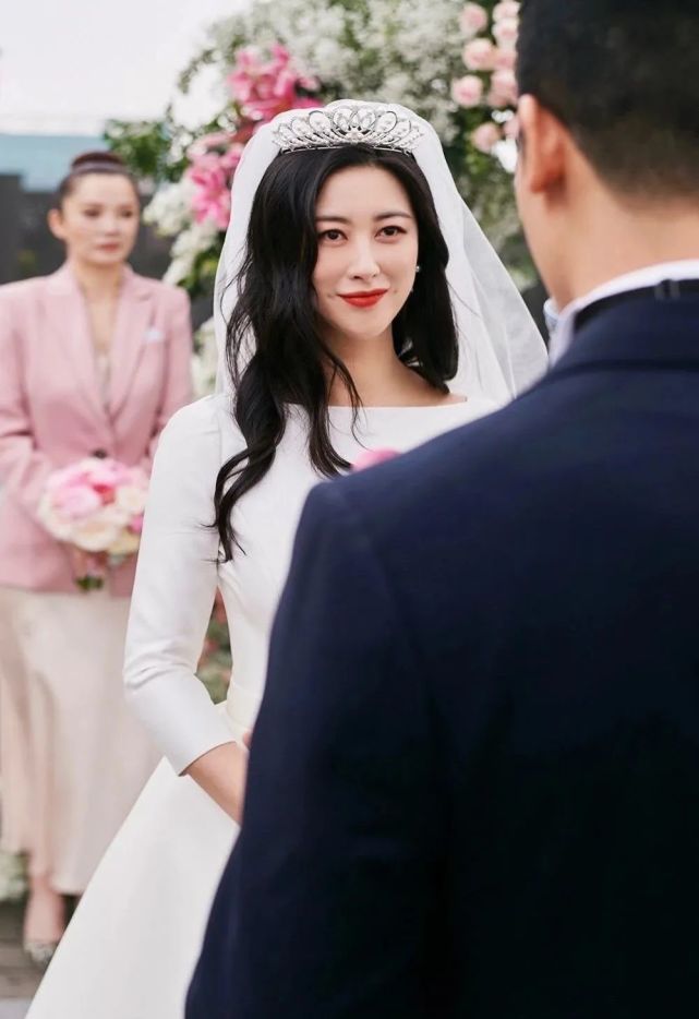 入選"全球最美面孔"的朱珠,她選擇的結婚鉆戒是?