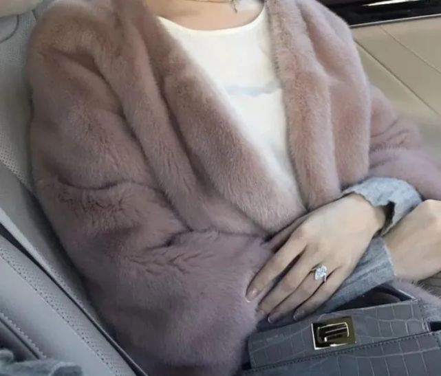 入選"全球最美面孔"的朱珠,她選擇的結婚鉆戒是?