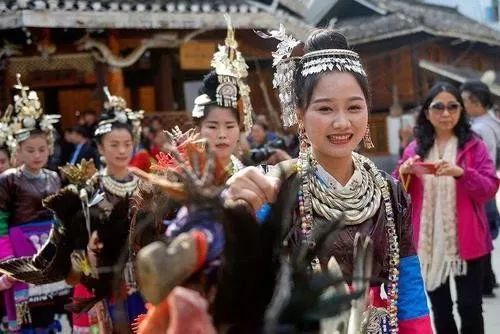 這4種銀，女人一戴就會出事？排毒、治病、保健，竟然沒一個是真的！