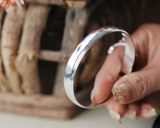 這4種銀，女人一戴就會出事？排毒、治病、保健，竟然沒一個是真的！