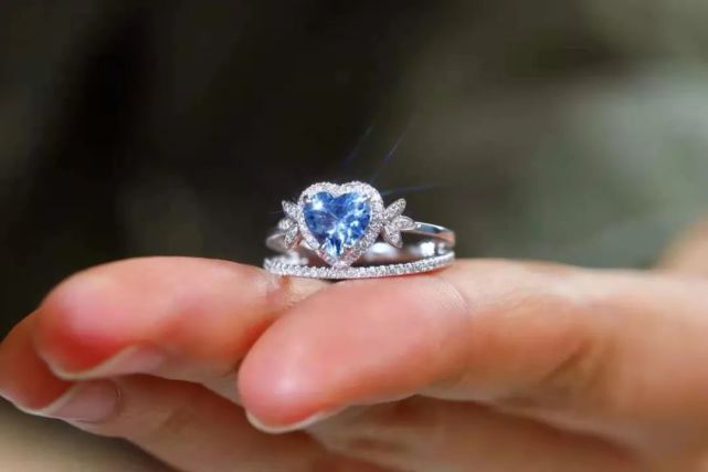 結婚紀念日汪小菲送大S鉆戒，不同年份各適合送什么？
