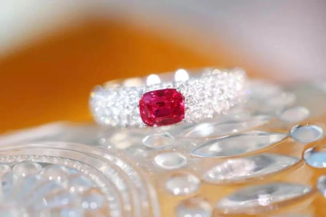 結婚紀念日汪小菲送大S鉆戒，不同年份各適合送什么？