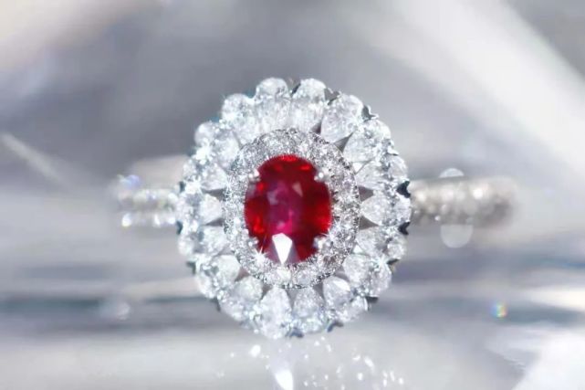 結婚紀念日汪小菲送大S鉆戒，不同年份各適合送什么？