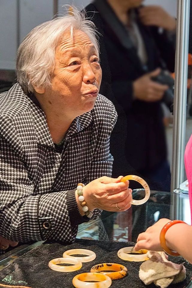 奸商又被央視打假了！這4大騙局坑人無數，你可別做冤大頭…珠寶首飾購買須知