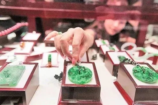 奸商又被央視打假了！這4大騙局坑人無數，你可別做冤大頭…珠寶首飾購買須知
