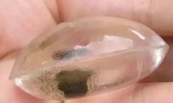 亂戴水晶真是害死人!今年最火的8大垃圾水晶手串,一件比一件更毒!
