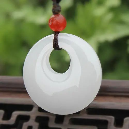 戴玉顯老?女人戴玉一定得避開這3點,不是迷信!