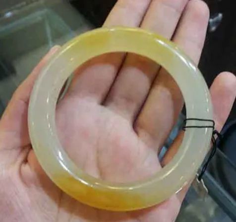你的玉鐲買虧了嗎?不玩虛的,手把手教你如何買最實惠、不被騙!(推薦收藏)