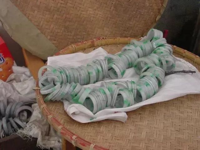 翡翠|市場熱賣的8種“翡翠”,全是假的!每一個都讓人苦不堪言!