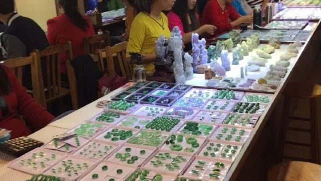 翡翠|市場熱賣的8種“翡翠”,全是假的!每一個都讓人苦不堪言!