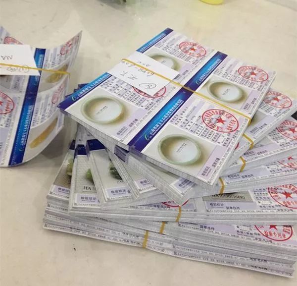 翡翠|市場熱賣的8種“翡翠”,全是假的!每一個都讓人苦不堪言!