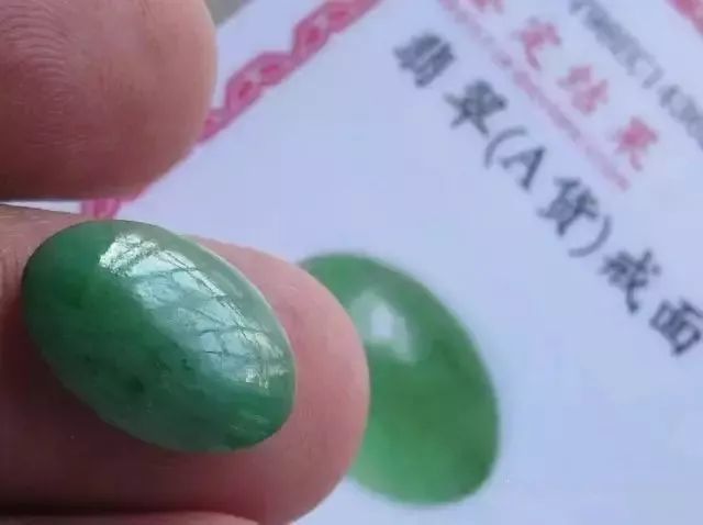 翡翠|市場熱賣的8種“翡翠”,全是假的!每一個都讓人苦不堪言!
