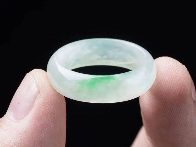 珍珠戒指竟是最危險的首飾?又有人為它破財傷身,差點手都“廢”了…