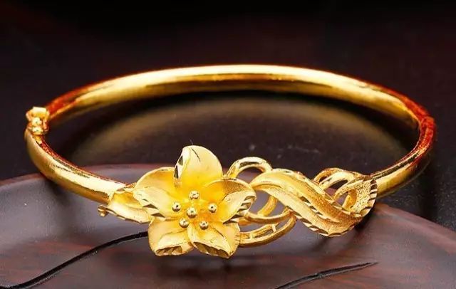 黃金 | 黃金飾品戴久了會發紅、變白!難道買到了假貨?其實......