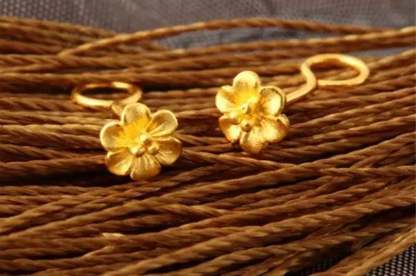 黃金 | 黃金飾品戴久了會發紅、變白!難道買到了假貨?其實......