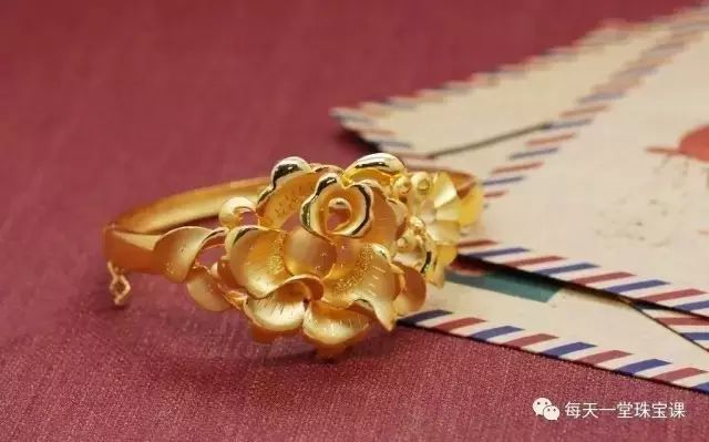黃金 | 黃金飾品戴久了會發紅、變白!難道買到了假貨?其實......