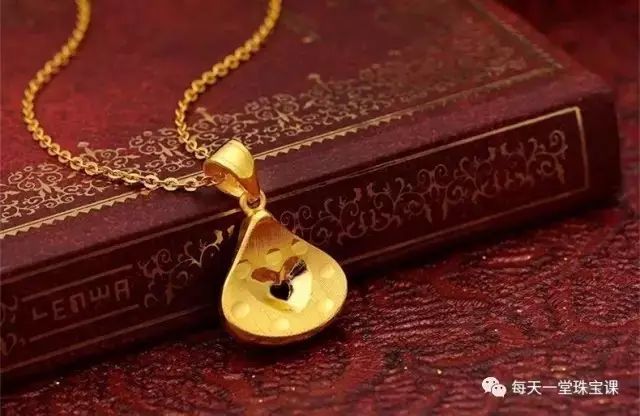 黃金 | 黃金飾品戴久了會發紅、變白!難道買到了假貨?其實......