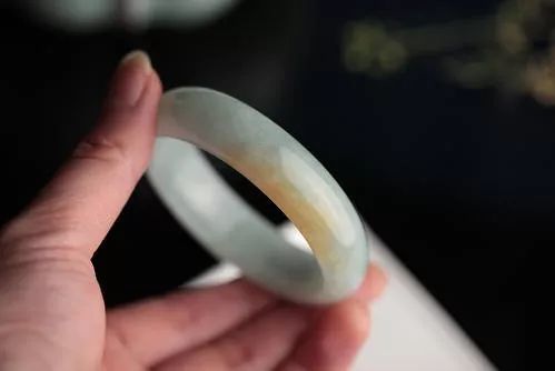 翡翠|8大翡翠真相:56萬玉鐲經鑒定只值5千元?每個套路都要你傾家蕩產!