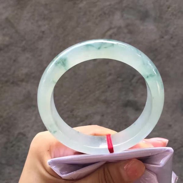翡翠|8大翡翠真相:56萬玉鐲經鑒定只值5千元?每個套路都要你傾家蕩產!
